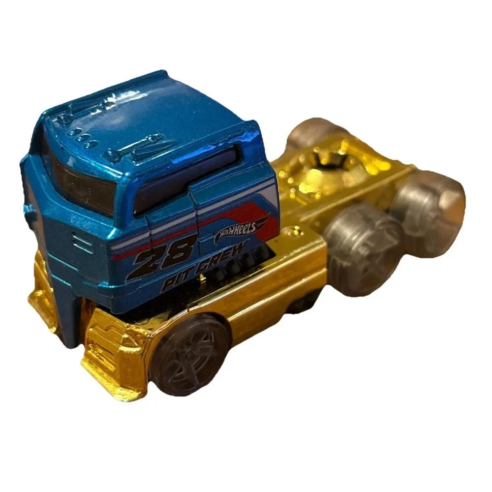 Hot Wheels Super Rigs RIG DOG 1:64 Diecast Semi Truck Hauler
